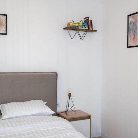 Flight One - Modern Studio Near Therme & Airport Otopeni Exterior foto