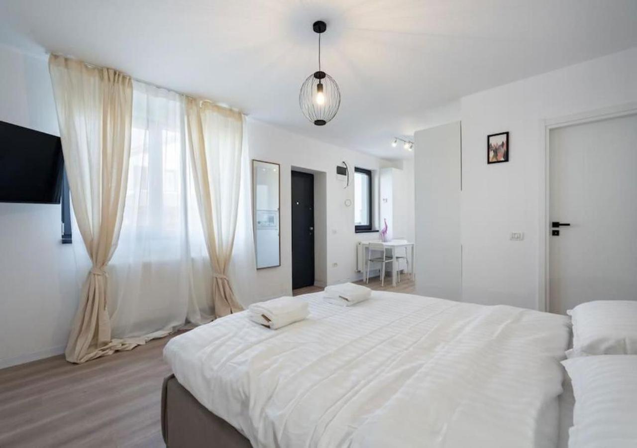 Flight One - Modern Studio Near Therme & Airport Otopeni Exterior foto