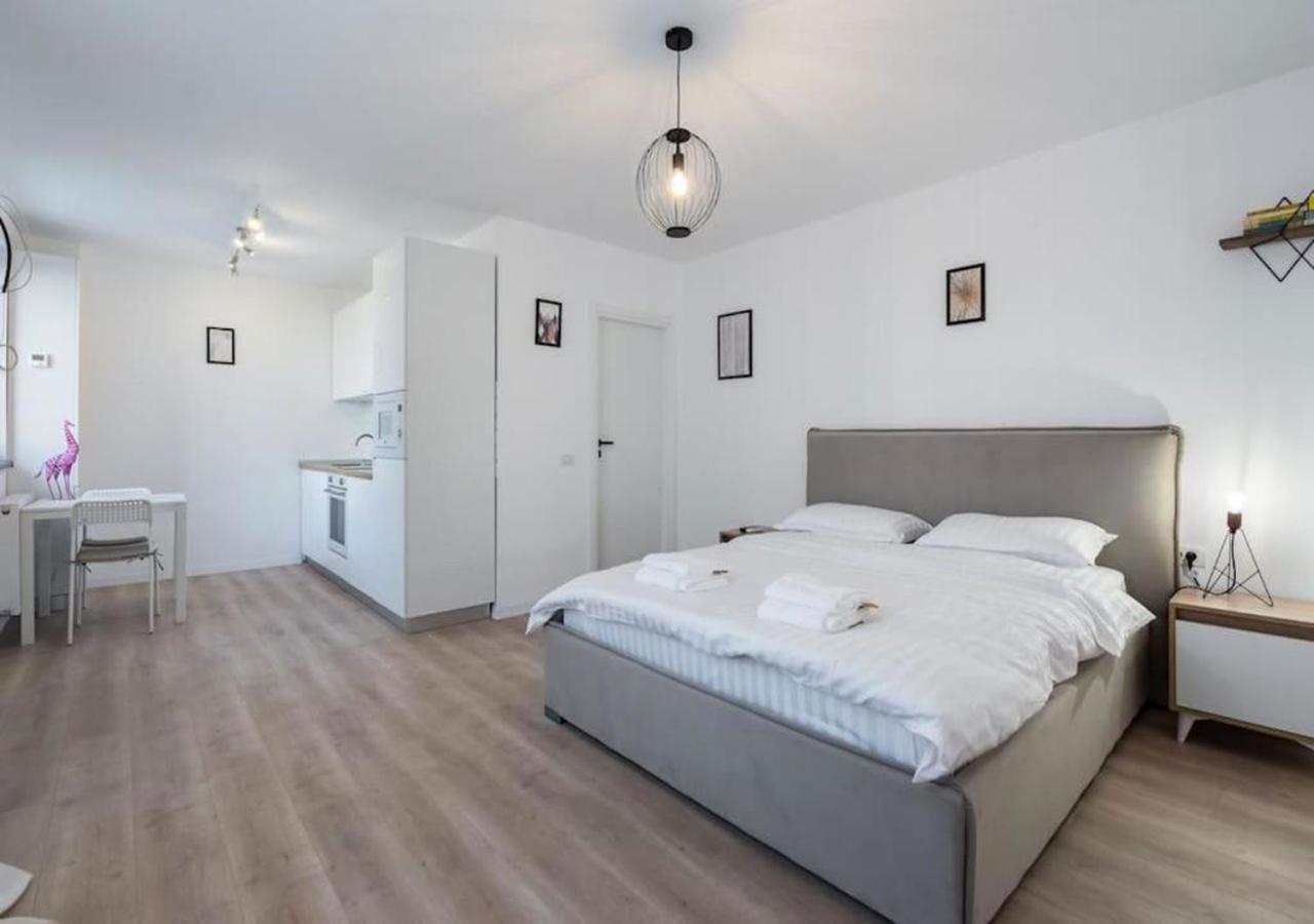 Flight One - Modern Studio Near Therme & Airport Otopeni Exterior foto